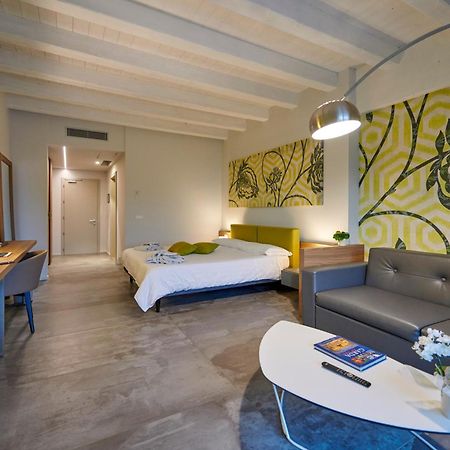 Ca' Barbini Resort Garda  Buitenkant foto
